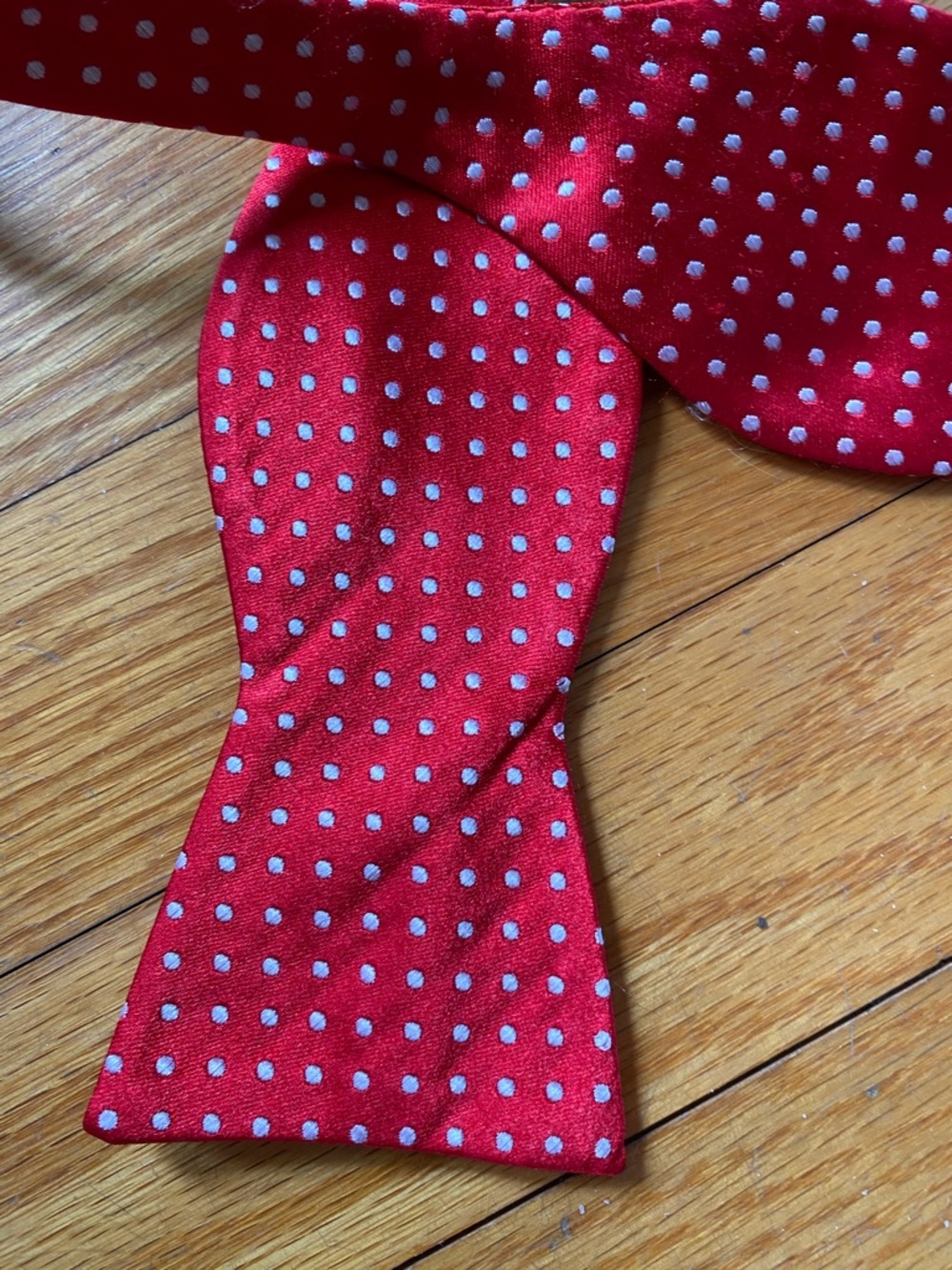 Tommy Hilfiger Red Polka Dot 100% Silk Self-Tie Bow Tie Adjustable sizing - Picture 3 of 5